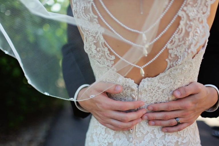 Suknie ślubne – jak wybrać idealną kreację dla siebie?